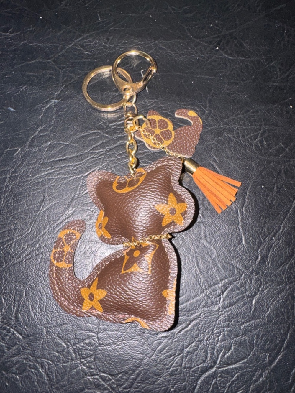 Keychain Designer-Style Brown Cat Keychain with Gold Hardware, FASHION, New (SS) - Picture 4 of 5